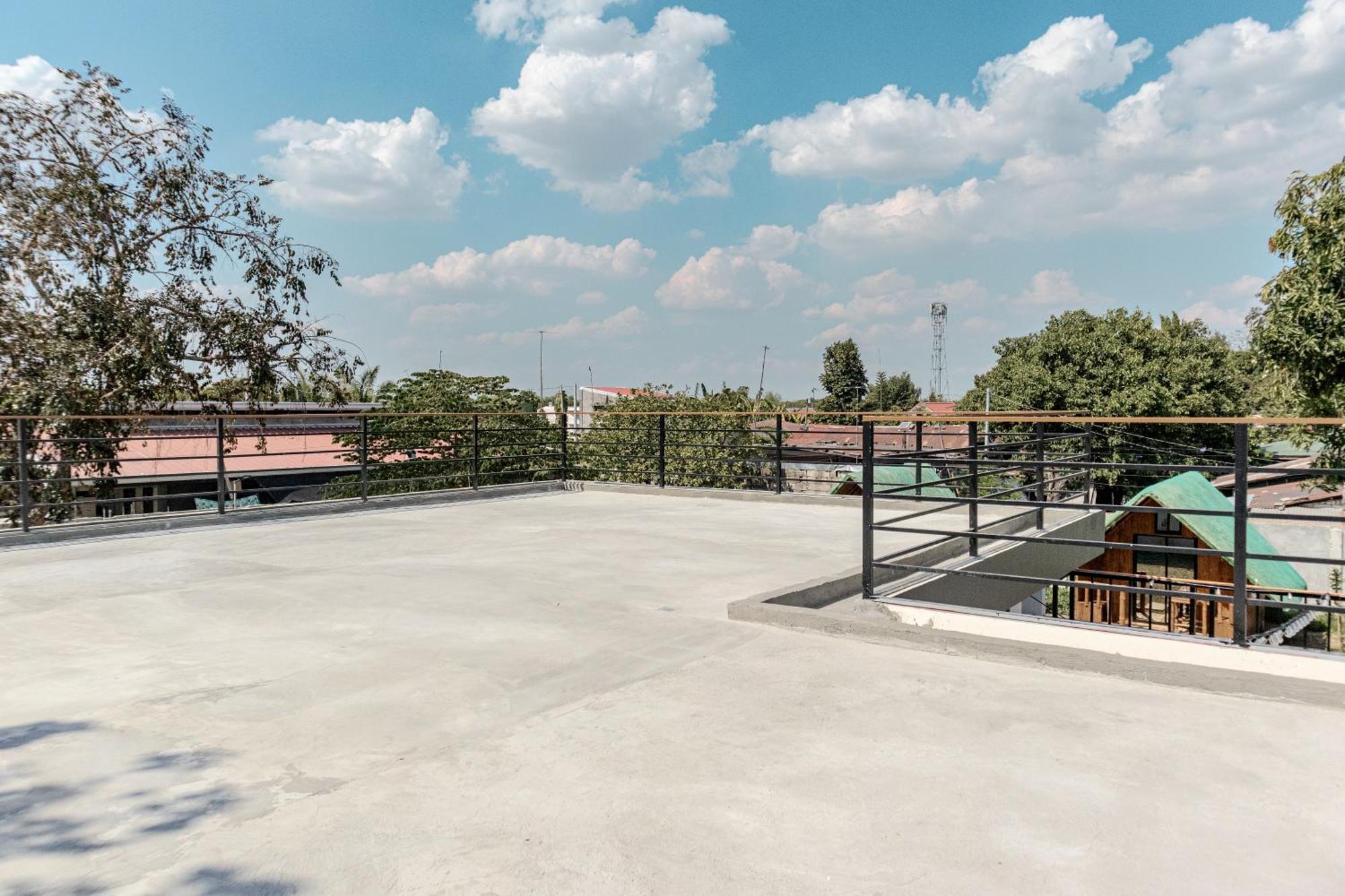 A Poolside Cafe Resort Magalang Εξωτερικό φωτογραφία