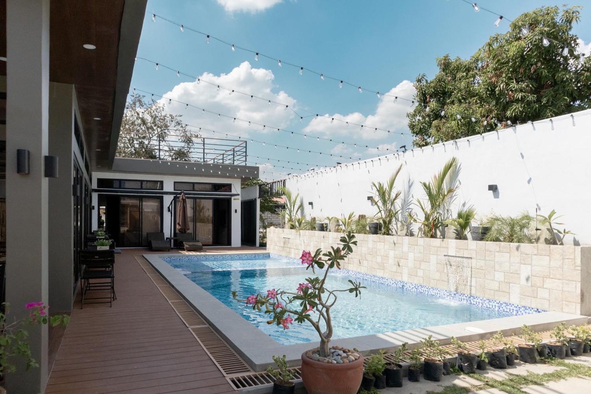 A Poolside Cafe Resort Magalang Εξωτερικό φωτογραφία
